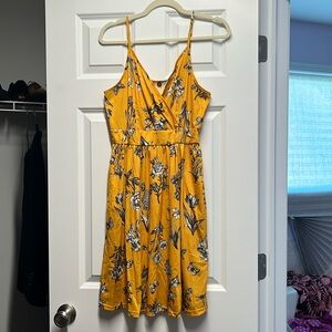 Brand New w/o Tags. Mustard Floral Flowy Summer Dress- Size Medium with pockets!